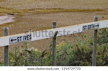 Sign at Leland Saltings station showing St Ives in one direction and St Erth in the other.
