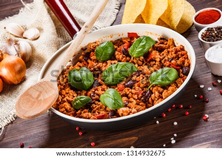 Minced meat with vegetables in pan