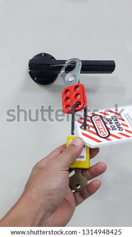 Lock out & Tag out, specific lockout devices and safety first point