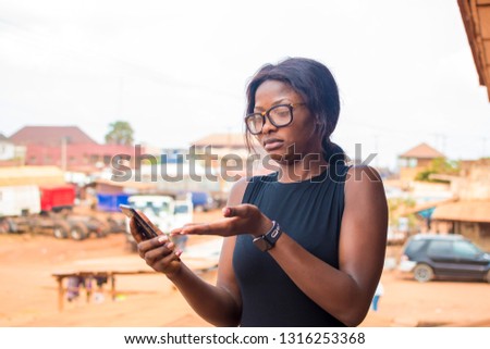 black girl dissatisfied with something she's viewing on her mobile phone