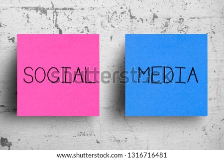 Sticky note on concrete wall, Social Media