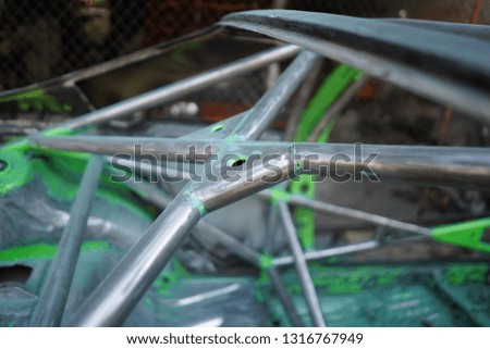 Racing car's roll cage design