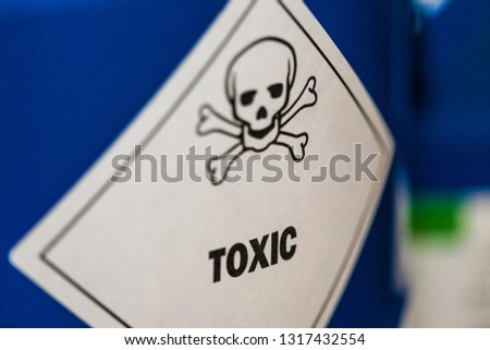 toxic sign skull