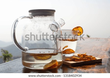 Orange tea are orange slices, the wooden board
