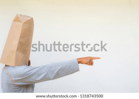 
People with paper bags.Using paper bags to reduce plastic bags.
The person who is pointing the finger forward.