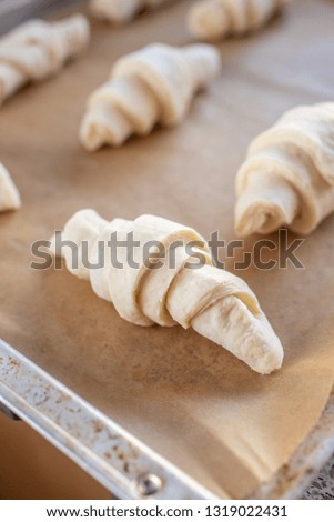 baking french croissant