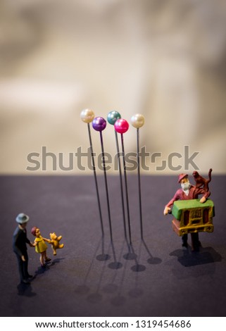 Organ grinder with balloons