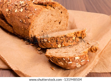 Selective focus on the bread slice in the middle