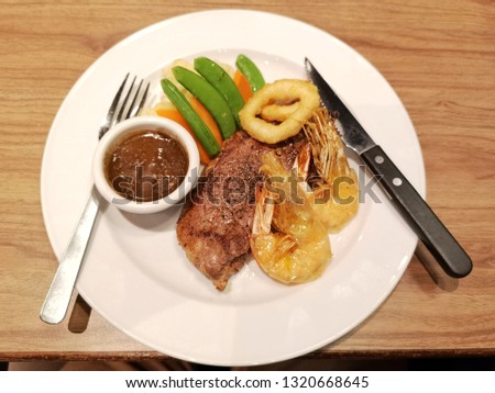 Sirloin steak with squid and prawn
