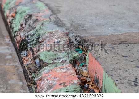 damaged curb stone painted
