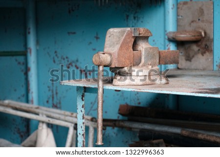 bench vise tool on metal workbench, vice grip on metallic table, professional clamp construction in workshop