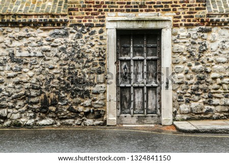 A picture of a traditional facade of a British house in London.  