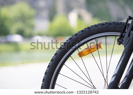 Close up picture of a mountain bike tyre, summer day