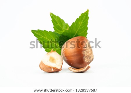  shelled hazel nuts