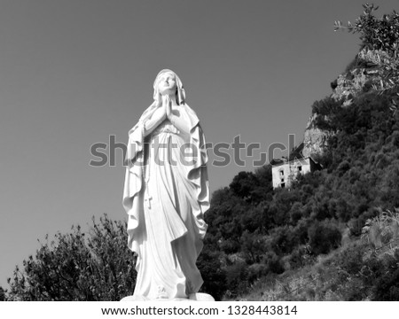 Black and white photo of a statue of the Virgin Mary