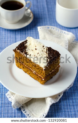 	 Sponge-cake with cream