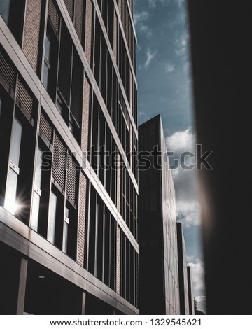that reflection of the sun on the building