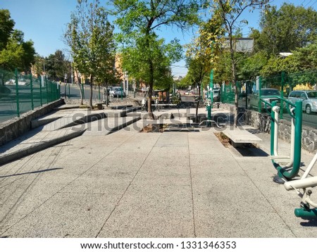 In the city of Mexico, spaces have been recovered with different purposes, including using these areas as an outdoor gym