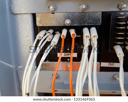 RELAY CONNECTOR WITH WIRES