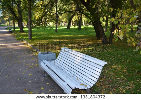 white bench in the Park
