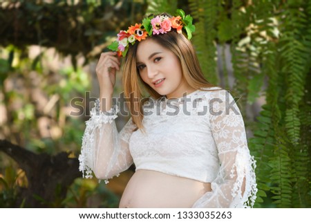 Pregnant women taking portrait pictures