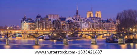 Bridge of the arts and City Island at sunset, Paris, France 