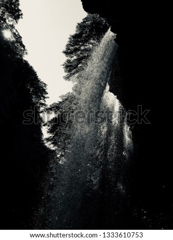 Black and white picture of the Kaminaridaki water falls in the Nagano prefecture