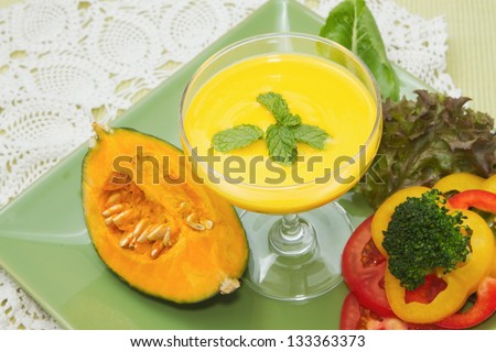 Pumpkin soup with fresh vegetable