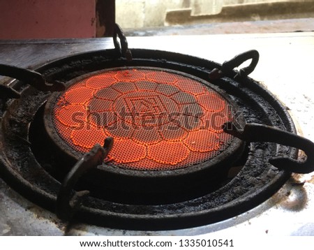 
The fire of the gas stove without hot fire