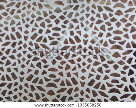 The glass background is decorated with a small white triangle pattern.
