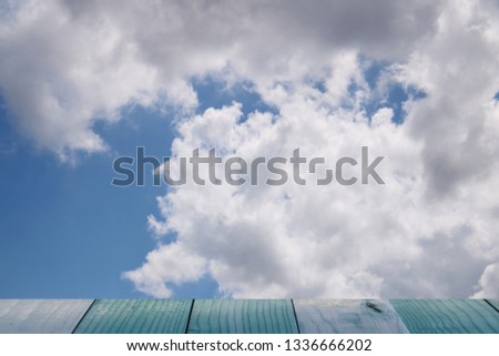 Wood and sky background. - Image
