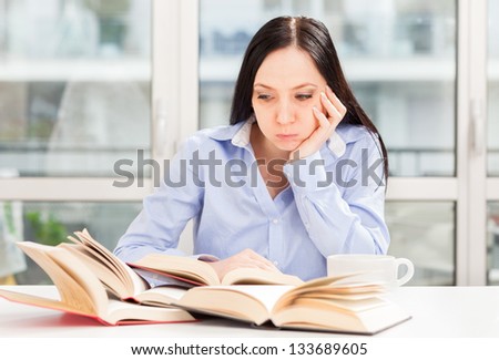 Photo Female Student learning at home with different books