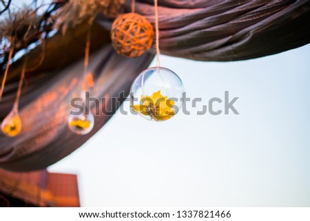 Decorative table design for newlyweds in yellow colors.