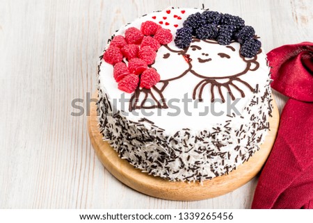 Cake with a pattern of hearts and a pair of lovers