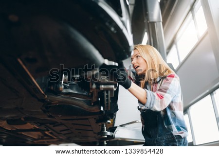 woman is good at repairing the vehicle, close up side view photo