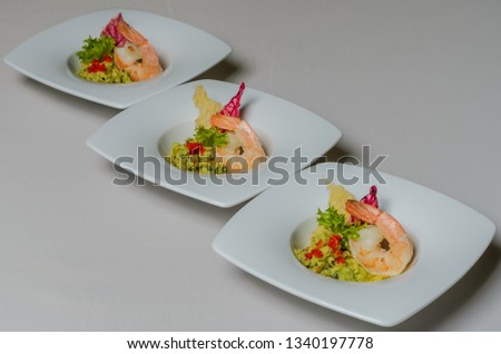 Guacamole with king prawn and cheese chips