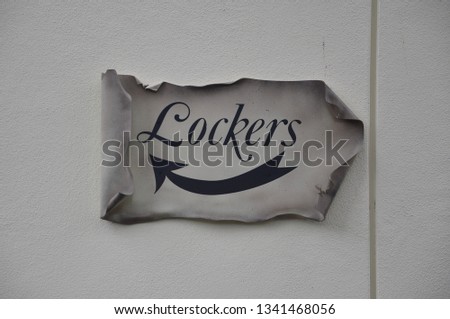 Lockers sign posted on the wall