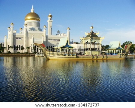 Sultan Omar Ali Saifudding Mosque, Bandar Seri Begawan, Brunei, Southeast Asia Royalty-Free Stock Photo #134172737
