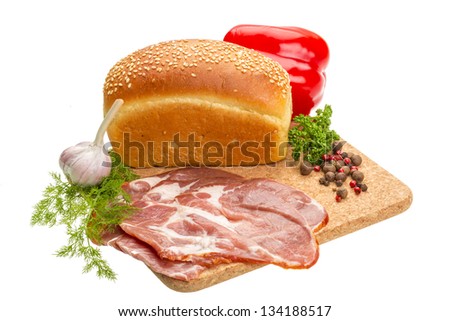 Bacon with vegetables and bread