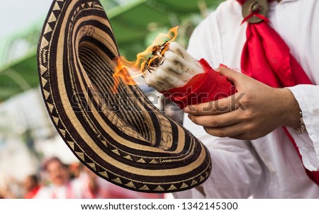 Sombrero vueltiao y fuego de cumbia en  Carnaval de Barranquilla 