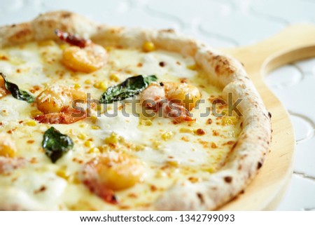 Shrimp and corn pizza 