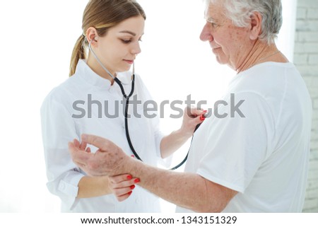 Elderly man at the doctor
