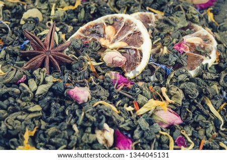Green tea with roses, lemon and anise