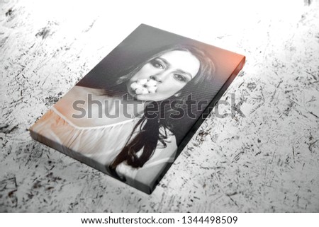 Canvas print with gallery wrapping. Photography of woman stretched on stretcher bar, lateral side