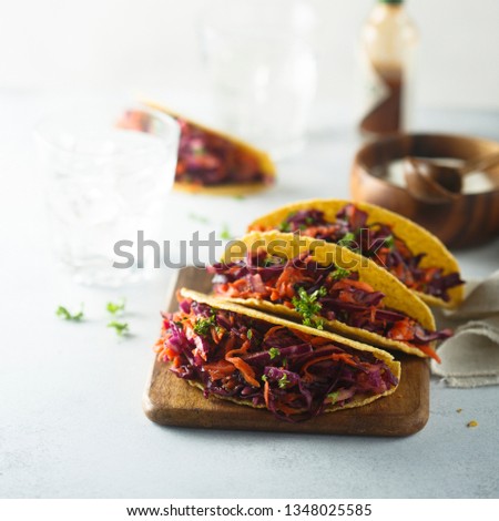 Red cabbage vegetarian tacos
