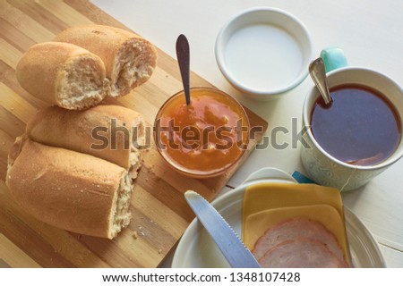 Chilean breakfast, milk tea, marraqueta bread, jam, cheese, ham and orange juice. Food for the morning and afternoon, balanced food, typical Chilean food, nutritionist, doctor, eating disorders, food 