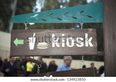 Kiosk sign with a hamburger made of carved wood