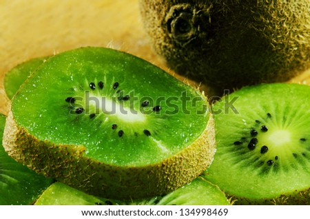 Kiwi slices on a wooden table