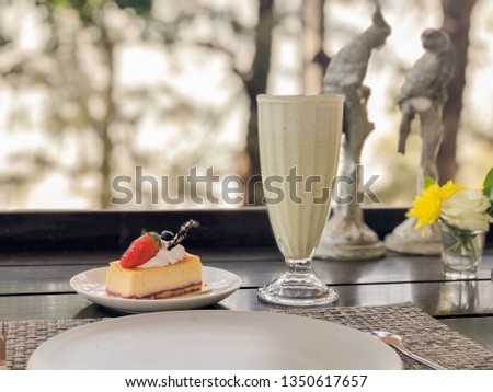 Cheese cake with strawberry and milkshake
