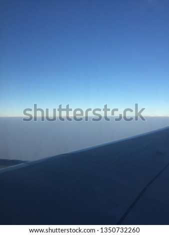 A horizon from the airplane.
This picture was taken while traveling.
A scenic experience of seeing a clear line between the earth and the sky. 